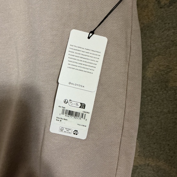 ALO Yoga Washed Accolade Crew Neck in Grey Sky Wash - Picture 3 of 4